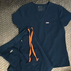 Women’s deep reef figs scrub set